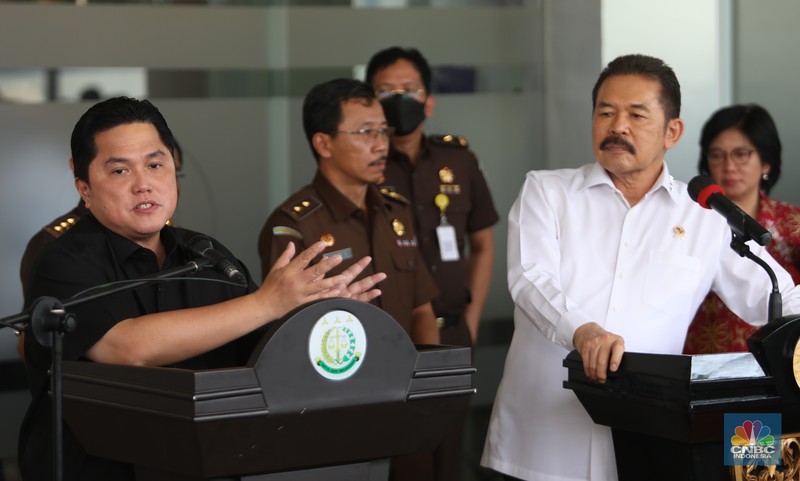 Erick Thohir Menteri Badan Usaha Milik Negara (BUMN) di Kejagung. (CNBC Indonesia/Muhammad Sabki) Erick Thohir Menteri Badan Usaha Milik Negara (BUMN) di Kejagung. (CNBC Indonesia/Muhammad Sabki)