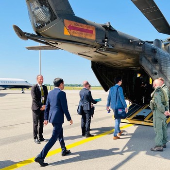 Momen Saat Jokowi dan Narendra Modi Naik Helikopter Bareng