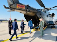 Momen Saat Jokowi dan Narendra Modi Naik Helikopter Bareng