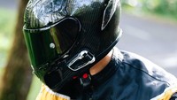 Berangkat Kerja Panas, Pulang Kehujanan? Ini 2 Helm Full Face untuk Temani Perjalanan Harian