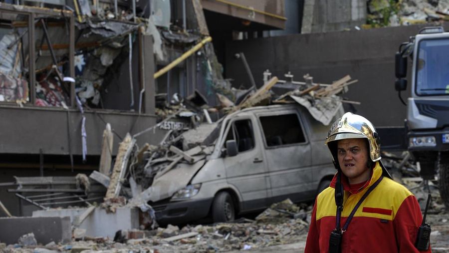 Ibu Kota Ukraina, Kiev, dibombardir serangan rudal Rusia untuk pertama kalinya setelah tiga minggu dalam kondisi tenang. Satu warga sipil dilaporkan tewas dan 6 orang lainnya terluka. (AP/Nariman El-Mofty)