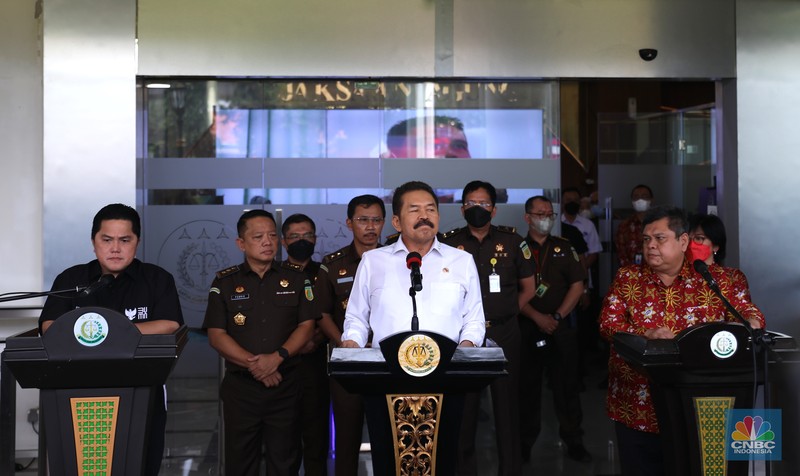 Jaksa Agung ST Burhanuddin dalam konferensi pers Jaksa Agung RI, 27 Juni 2022 (CNBC Indonesia/Muhammad Sabki) Jaksa Agung ST Burhanuddin dalam konferensi pers Jaksa Agung RI, 27 Juni 2022 (CNBC Indonesia/Muhammad Sabki)