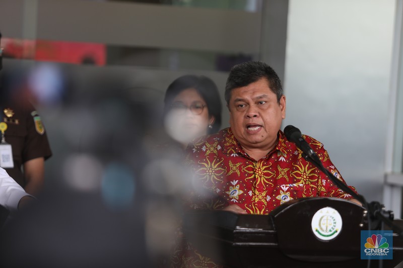 Jaksa Agung ST Burhanuddin dalam konferensi pers Jaksa Agung RI, 27 Juni 2022 (CNBC Indonesia/Muhammad Sabki) Jaksa Agung ST Burhanuddin dalam konferensi pers Jaksa Agung RI, 27 Juni 2022 (CNBC Indonesia/Muhammad Sabki)