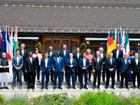 Potret Jokowi, Biden, Pimpinan G7 Kumpul Bareng di Alpen