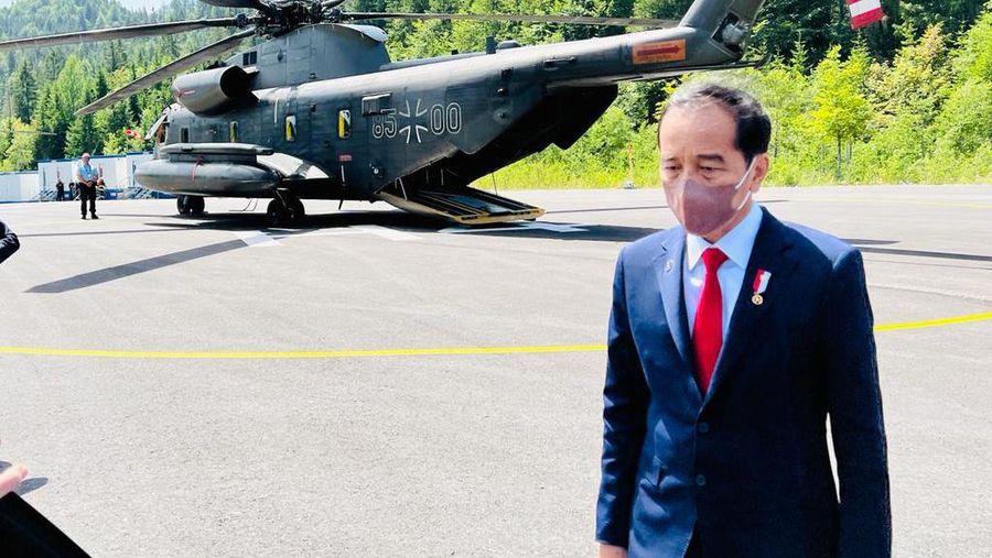 Setelah menempuh penerbangan selama 30 menit, Presiden Jokowi tiba di Elmau dan bertemu dengan sejumlah tokoh yaitu Presiden Afrika Selatan Cyril Ramaphosa, Presiden Senegal Macky Sall, Direktur Pelaksana Dana Moneter Internasional (IMF) Kristalina Georgieva, dan Presiden Bank Dunia David Malpass. (Dok: Biro Pers Sekretariat Presiden)