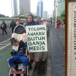 Viral Ibu-ibu di CFD: Tolong.. Anakku Butuh Ganja Medis