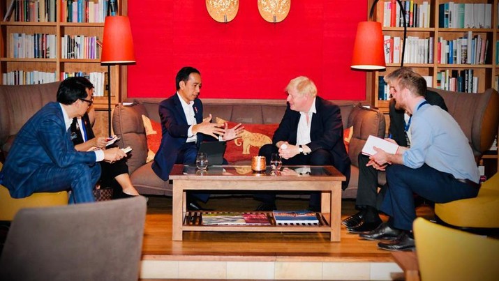 Di sela-sela pelaksanaan G7, Presiden Joko Widodo bertemu dengan PM Inggris Boris Johnson di Elmau, Senin 27 Juni 2022. (Dok: Biro Pers Sekretariat Presiden)