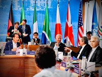 Utang China Dibilang Jebakan Betmen, Utang Amerika Sama Saja?
