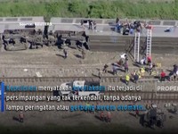 Penampakan Kereta Amtrak Tabrak Truk Sampah di AS