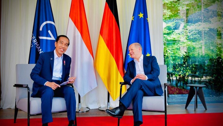 Pertemuan bilateral antara Presiden Jokowi dan Presiden Jerman Presiden Joko Widodo melakukan pertemuan bilateral dengan Kanselir Jerman Olaf Scholz di sela-sela KTT G7 di Elmau, Senin, 27 Juni 2022. Presiden Jokowi membahas tentang penguatan kerja sama ekonomi dan terkait Presidensi G20 Indonesia.