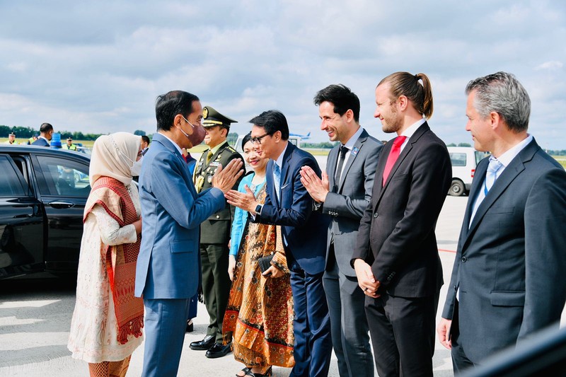 Presiden Joko Widodo dan Ibu Iriana Joko Widodo bertolak menuju Rzeszow, Polandia, Selasa pagi, 28 Juni 2022 dari Bandara Internasional Munich, Jerman. (Dok: Biro Pers Sekretariat Presiden)
