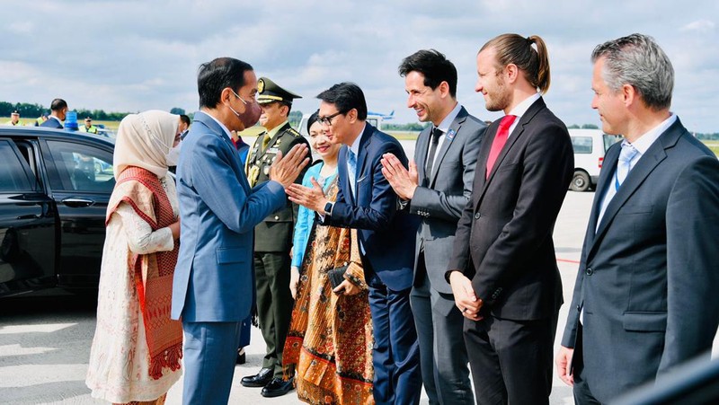 Presiden Joko Widodo dan Ibu Iriana Joko Widodo bertolak menuju Rzeszow, Polandia, Selasa pagi, 28 Juni 2022 dari Bandara Internasional Munich, Jerman. (Dok: Biro Pers Sekretariat Presiden)