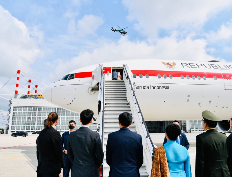 Presiden Joko Widodo dan Ibu Iriana Joko Widodo bertolak menuju Rzeszow, Polandia, Selasa pagi, 28 Juni 2022 dari Bandara Internasional Munich, Jerman. (Dok: Biro Pers Sekretariat Presiden)
