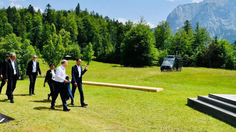 Presiden Joko Widodo mengajak negara-negara G7 untuk berkontribusi memanfaatkan peluang investasi di sektor energi bersih di Indonesia.