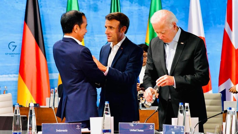 Presiden Joko Widodo mengajak negara-negara G7 untuk berkontribusi memanfaatkan peluang investasi di sektor energi bersih di Indonesia.