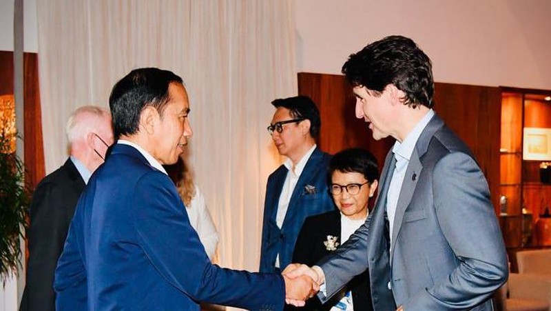 Presiden Joko Widodo mengajak negara-negara G7 untuk berkontribusi memanfaatkan peluang investasi di sektor energi bersih di Indonesia.