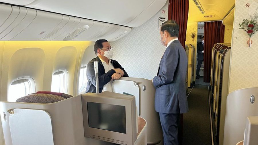 Presiden Jokowi dalam perjalanan ke Polandia (Tangkapan layar Instagram @pramonoanungw)