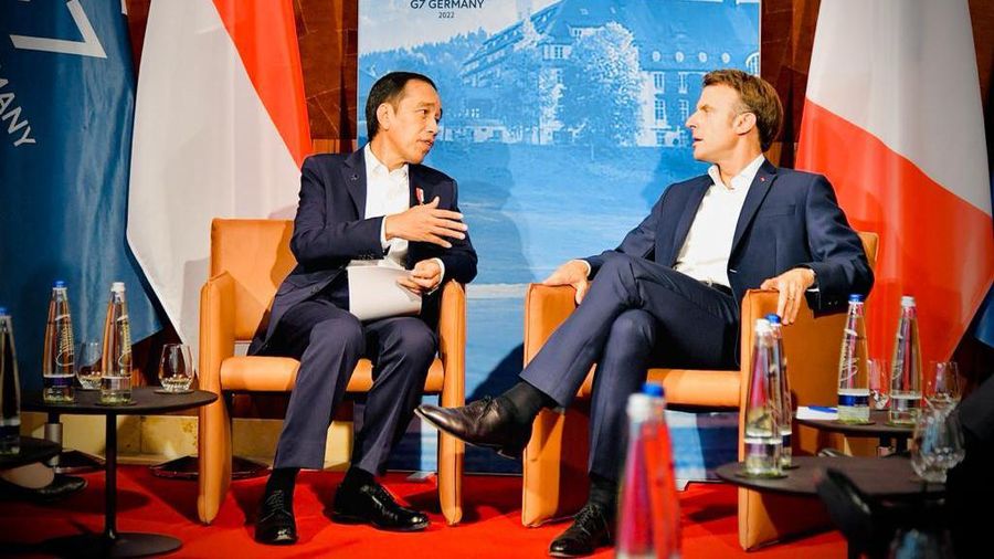 Presiden Jokowi melakukan pertemuan bilateral dengan Presiden Prancis Emmanuel Macron di sela-sela KTT G7 di Elmau, Jerman, Senin, 27 Juni 2022. Kedua pemimpin membahas situasi di Ukraina juga terkait Presidensi G20 Indonesia. (Dok: Biro Pers Sekretariat Presiden)