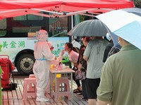 Ribuan Turis China Terjebak di Resor Akibat Lockdown Mendadak