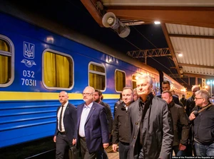 Ini Kereta Perang Ukraina, Bawa Macron-Jokowi Lewat Area Tempur Lawan Rusia