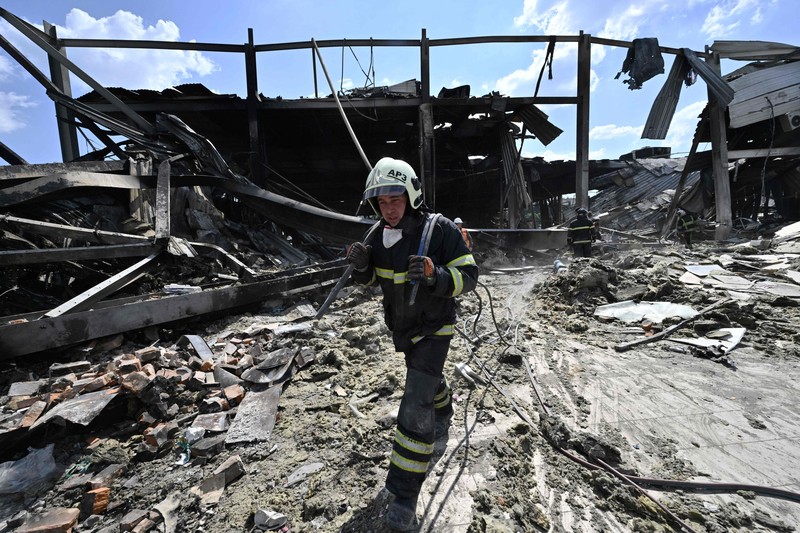Mal Ukraina hangus dirudal Rusia. (AFP via Getty Images/GENYA SAVILOV)