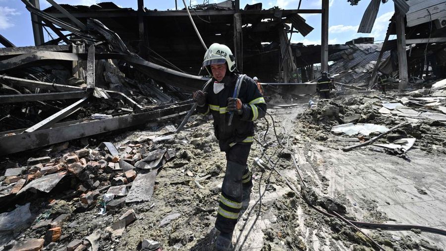 Mal Ukraina hangus dirudal Rusia. (AFP via Getty Images/GENYA SAVILOV)