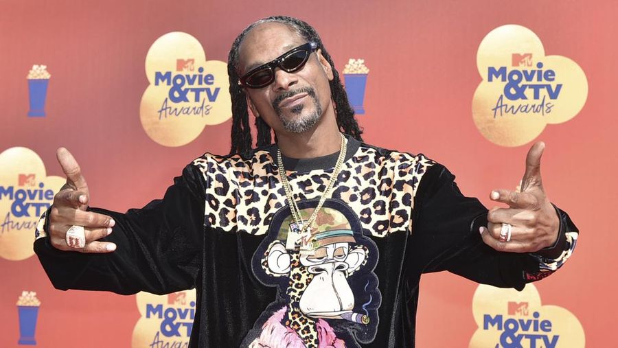 Snoop Dogg tiba di MTV Movie and TV Awards. (Richard Shotwell/Invision/AP/Richard Shotwell)
