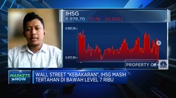 Wall Street Memerah, IHSG Tertahan di Bawah Level 7.000-an