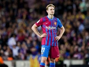 Drama Barcelona dan Frenkie de Jong Belum Selesai