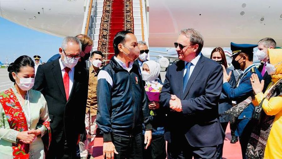 Pesawat Garuda Indonesia GIA-1 yang membawa Presiden dan rombongan mendarat di Bandara Vnukovo II sekitar pukul 11.00 waktu setempat. (Dok: Biro Pers Sekretariat Presiden)