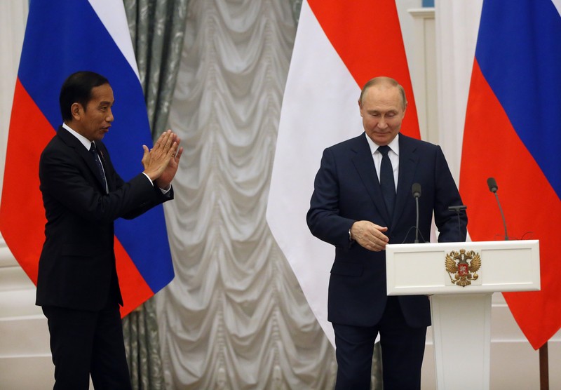 MOSCOW, RUSSIA - JUNE 30:  (RUSSIA OUT) Russian President Vladimir Putin (R) and Indonesian President Joko Widodo (L) attend a joint statement during their talks at the Kremlin on June 30, 2022 in Moscow, Russia. Indonesian President and current Chairman of G20 Widodo is visiting Ukraine and Russia this week. (Photo by Contributor/Getty Images)