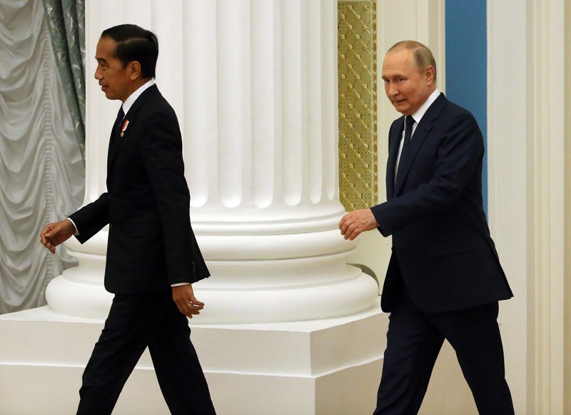 1241629365 MOSCOW, RUSSIA - JUNE 30: (RUSSIA OUT) Russian President Vladimir Putin (R) and Indonesian President Joko Widodo (L) attend a joint statement during their talks at the Kremlin on June 30, 2022 in Moscow, Russia. Indonesian President and current Chairman of G20 Widodo is visiting Ukraine and Russia this week. (Photo by Contributor/Getty Images)