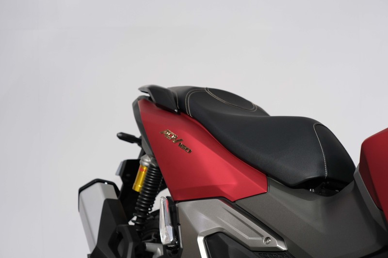 Honda ADV 160 dijual dengan dua tipe ABS dan CBS dan total 6 varian warna. (Dok: Astra Honda Motor) Honda ADV 160 dijual dengan dua tipe ABS dan CBS dan total 6 varian warna. (Dok: Astra Honda Motor)