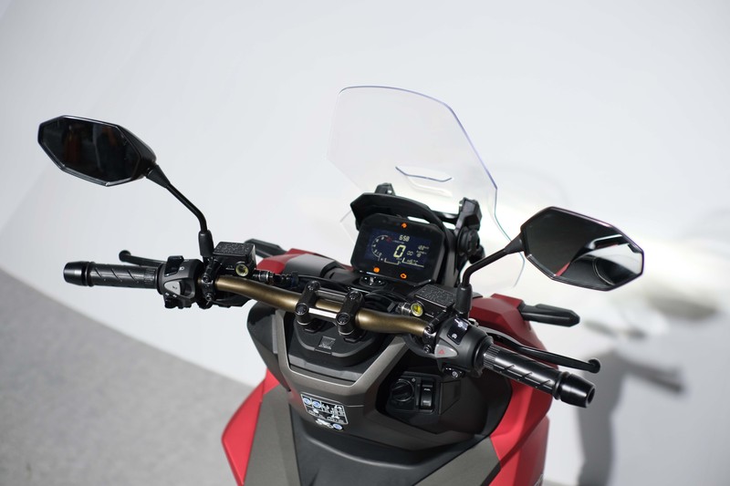 Honda ADV 160 dijual dengan dua tipe ABS dan CBS dan total 6 varian warna. (Dok: Astra Honda Motor) Honda ADV 160 dijual dengan dua tipe ABS dan CBS dan total 6 varian warna. (Dok: Astra Honda Motor)