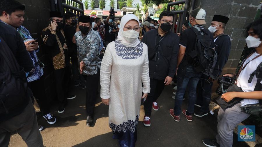Peti jenazah almarhum Menteri Pendayagunaan Aparatur Negara dan Reformasi Birokrasi Tjahjo Kumolo di RS Abdi Waluyo, Jakarta, Jumat (1/7/2022). (վ/Andrean Kristianto)