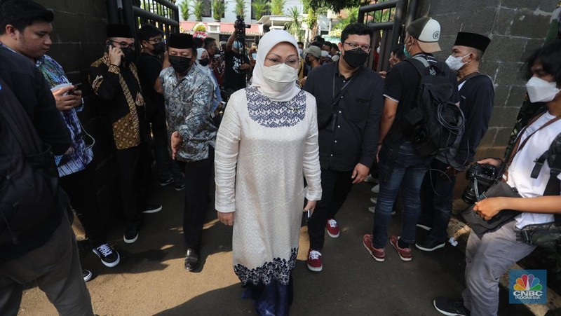 Peti jenazah almarhum Menteri Pendayagunaan Aparatur Negara dan Reformasi Birokrasi Tjahjo Kumolo di RS Abdi Waluyo, Jakarta, Jumat (1/7/2022). (վ/Andrean Kristianto)