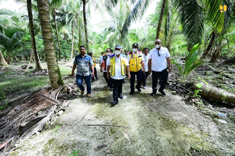Menteri Pekerjaan Umum dan Perumahan Rakyat (PUPR) Basuki Hadimuljono mengatakan, Kementerian PUPR terus memberikan dukungan pembangunan infrastruktur untuk mendorong perekonomian, khususnya sektor pariwisata di Pulau Nias, Provinsi Sumatera Utara, salah satunya lewat pembangunan jalan dan jembatan. (Dok: PUPR) Menteri Pekerjaan Umum dan Perumahan Rakyat (PUPR) Basuki Hadimuljono mengatakan, Kementerian PUPR terus memberikan dukungan pembangunan infrastruktur untuk mendorong perekonomian, khususnya sektor pariwisata di Pulau Nias, Provinsi Sumatera Utara, salah satunya lewat pembangunan jalan dan jembatan. (Dok: PUPR)