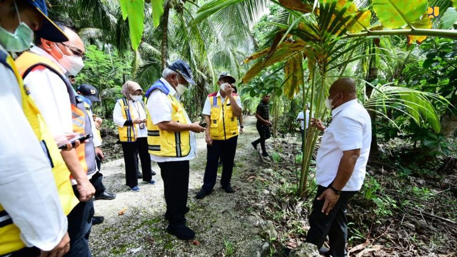 Menteri Pekerjaan Umum dan Perumahan Rakyat (PUPR) Basuki Hadimuljono mengatakan, Kementerian PUPR terus memberikan dukungan pembangunan infrastruktur untuk mendorong perekonomian, khususnya sektor pariwisata di Pulau Nias, Provinsi Sumatera Utara, salah satunya lewat pembangunan jalan dan jembatan. (Dok: PUPR)