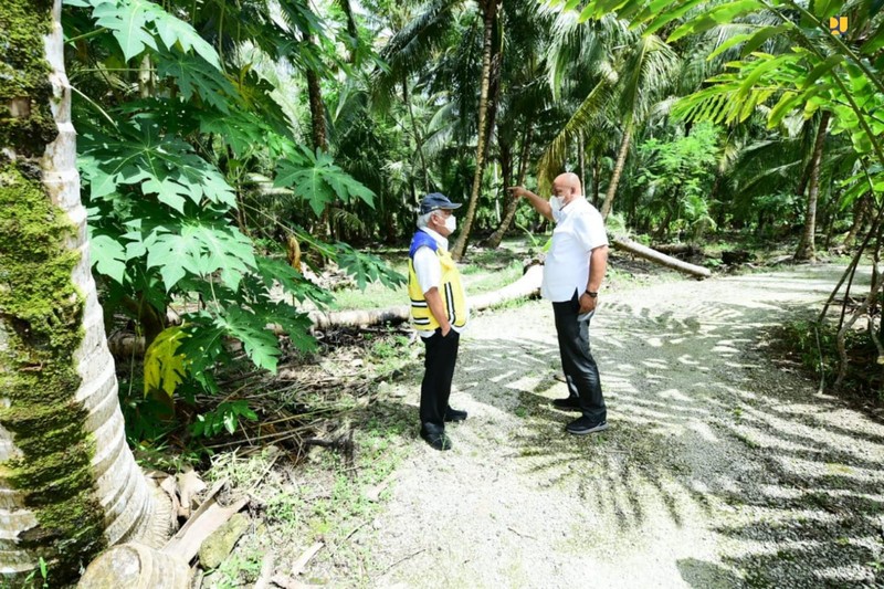 Menteri Pekerjaan Umum dan Perumahan Rakyat (PUPR) Basuki Hadimuljono mengatakan, Kementerian PUPR terus memberikan dukungan pembangunan infrastruktur untuk mendorong perekonomian, khususnya sektor pariwisata di Pulau Nias, Provinsi Sumatera Utara, salah satunya lewat pembangunan jalan dan jembatan. (Dok: PUPR) Menteri Pekerjaan Umum dan Perumahan Rakyat (PUPR) Basuki Hadimuljono mengatakan, Kementerian PUPR terus memberikan dukungan pembangunan infrastruktur untuk mendorong perekonomian, khususnya sektor pariwisata di Pulau Nias, Provinsi Sumatera Utara, salah satunya lewat pembangunan jalan dan jembatan. (Dok: PUPR)