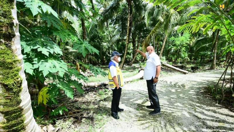 Menteri Pekerjaan Umum dan Perumahan Rakyat (PUPR) Basuki Hadimuljono mengatakan, Kementerian PUPR terus memberikan dukungan pembangunan infrastruktur untuk mendorong perekonomian, khususnya sektor pariwisata di Pulau Nias, Provinsi Sumatera Utara, salah satunya lewat pembangunan jalan dan jembatan. (Dok: PUPR)