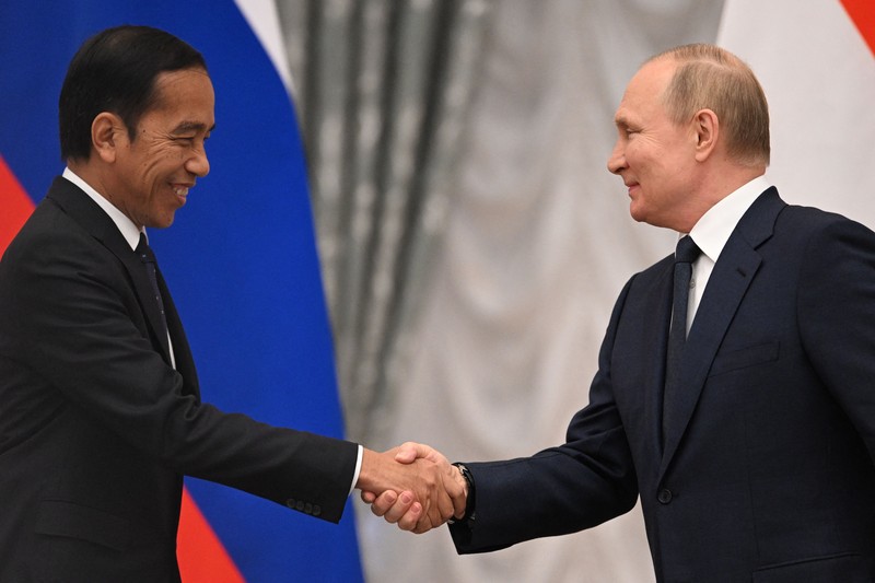 Presiden Rusia Vladimir Putin dan Presiden Indonesia Joko Widodo menghadiri konferensi pers di Kremlin di Moskow pada 30 Juni 2022. (Anadolu Agency via Getty Images) Presiden Rusia Vladimir Putin dan Presiden Indonesia Joko Widodo menghadiri konferensi pers di Kremlin di Moskow pada 30 Juni 2022. (Anadolu Agency via Getty Images)