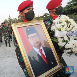 Potret Upacara Militer Iringi Pemakaman Tjahjo Kumolo