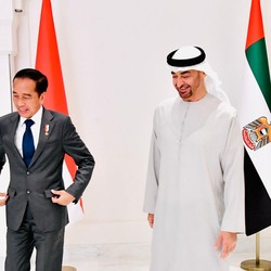 Jokowi Bisik-Bisik ke MBZ Minta Bangun Kampus Masa Depan