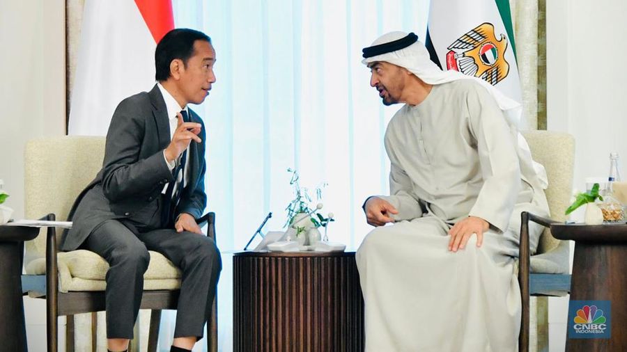 Presiden Joko Widodo melakukan pertemuan dengan Presiden Persatuan Emirat Arab (PEA) Sheikh Mohamed bin Zayed bin Sultan Al Nahyan di Istana Al Shatie, Abu Dhabi, Jumat, 1 Juli 2022. (Foto: Laily Rachev - Biro Pers Sekretariat Presiden)