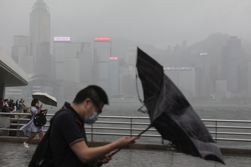 Foto yang dirilis oleh Layanan Penerbangan Pemerintah Hong Kong ini menunjukkan sebuah kapal kargo terbelah dua di Laut Cina Selatan, 300 kilometer (186 mil) selatan Hong Kong, Sabtu, 2 Juli 2022, saat Topan Chaba bergerak di daerah tersebut. (AP/Handout) Foto yang dirilis oleh Layanan Penerbangan Pemerintah Hong Kong ini menunjukkan sebuah kapal kargo terbelah dua di Laut Cina Selatan, 300 kilometer (186 mil) selatan Hong Kong, Sabtu, 2 Juli 2022, saat Topan Chaba bergerak di daerah tersebut. (AP/Handout)
