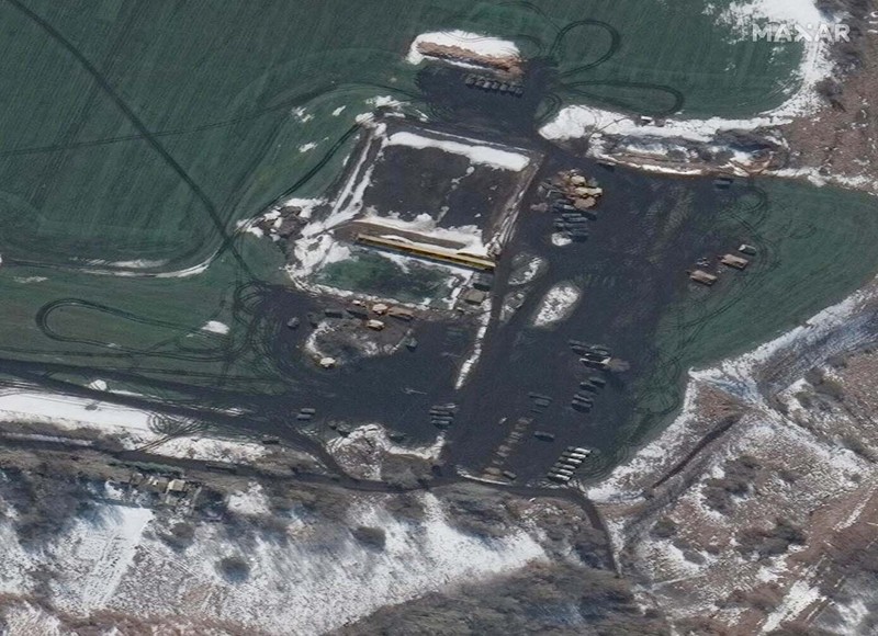 Dalam foto yang dirilis oleh Layanan Pers Kementerian Darurat Rusia pada hari Jumat, 1 April 2022, pemandangan lokasi kebakaran di depot minyak di wilayah Belgorod, Rusia. (Russian Emergency Ministry Press Service via AP) Dalam foto yang dirilis oleh Layanan Pers Kementerian Darurat Rusia pada hari Jumat, 1 April 2022, pemandangan lokasi kebakaran di depot minyak di wilayah Belgorod, Rusia. (Russian Emergency Ministry Press Service via AP)