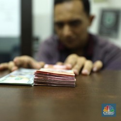Rupiah Menguat Jelang RDG BI, Dolar Turun Tipis ke Rp 16.380