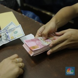 Pidato The Fed Dinanti Pasar, Dolar Dekati Rp16.000