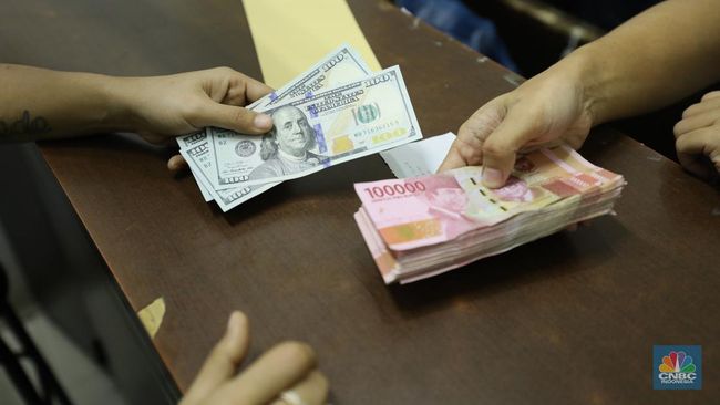 Risalah The Fed Bikin Rupiah Goyang, Dolar Sentuh Rp 16.330