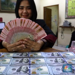 Dana Asing Keluar Rp 10 T dari RI, Dolar AS Naik ke Rp 15.720